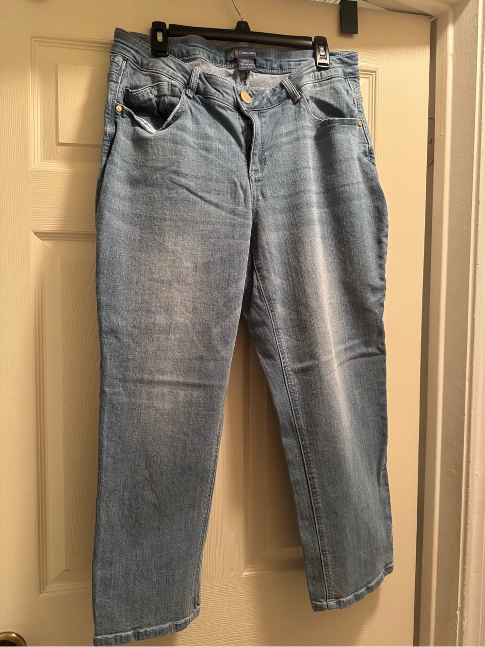 Democracy Women's Light Wash Straight-Leg Jeans